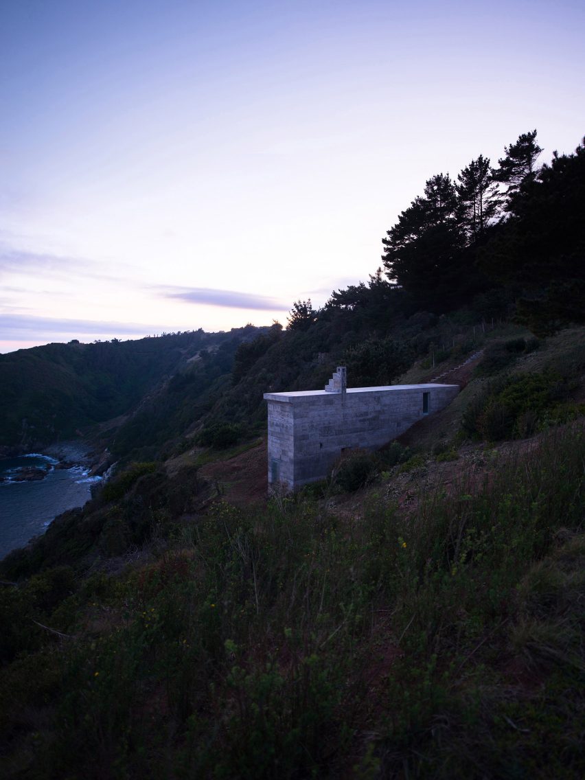 Loba house by Pezo von Ellrichshausen