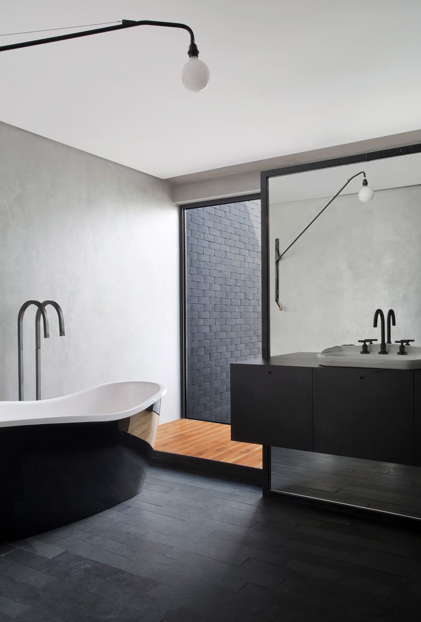 MV House by Studio Guilherme Torres