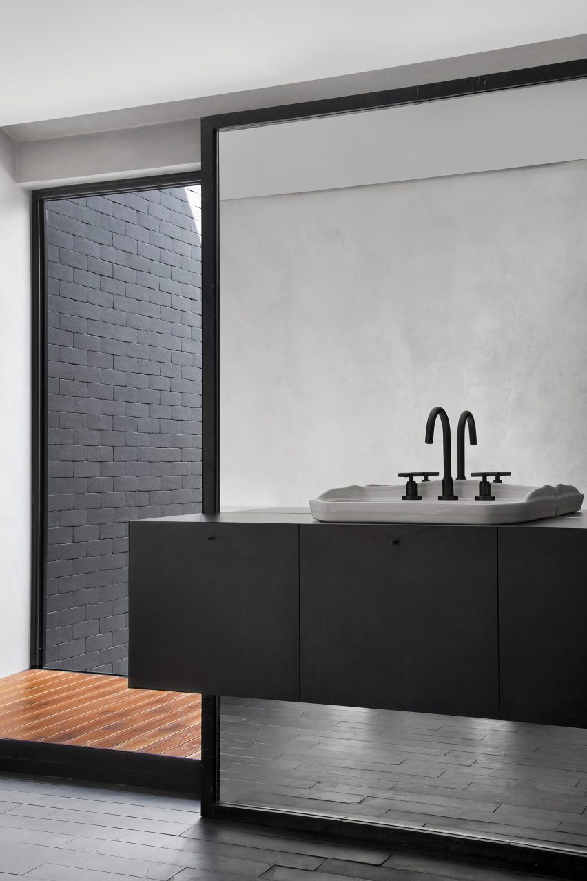 MV House by Studio Guilherme Torres