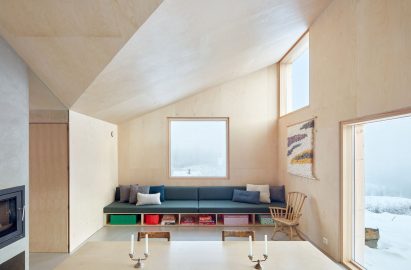 Mork-Ulnes Architects completes timber-clad house with a "pinwheel plan" in a Norwegian forest