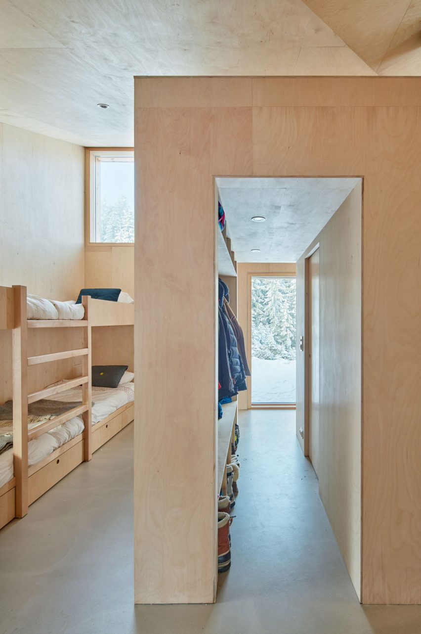 Mork-Ulnes Architects completes timber-clad house with a "pinwheel plan" in a Norwegian forest