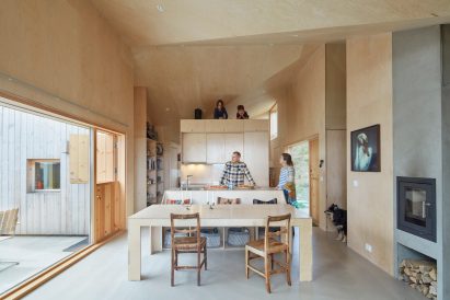 Mork-Ulnes Architects completes timber-clad house with a "pinwheel plan" in a Norwegian forest
