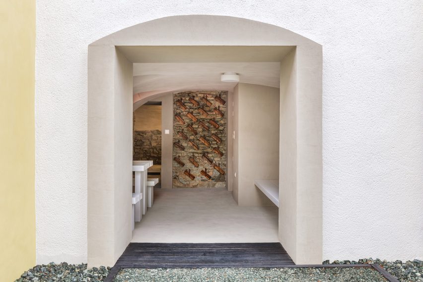 Nickzy Apartment by Béres Architects