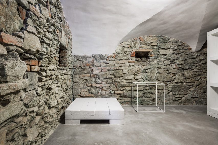 Nickzy Apartment by Béres Architects
