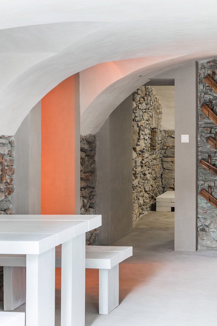 Nickzy Apartment by Béres Architects