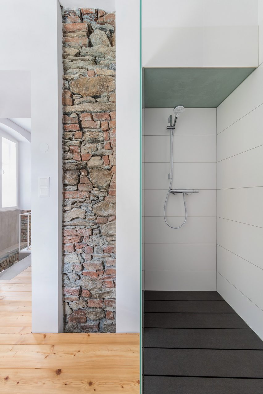 Nickzy Apartment by Béres Architects
