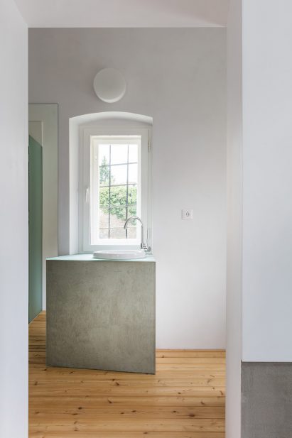 Nickzy Apartment by Béres Architects
