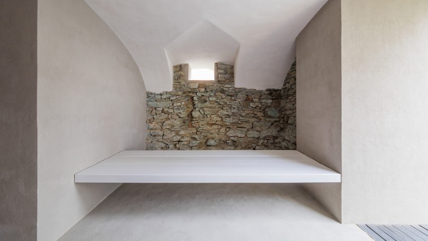 Nickzy Apartment by Béres Architects