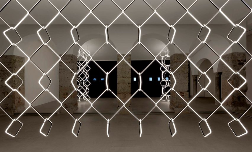 Michael Anastassiades creates modular lighting system based on jewellery chains for Flos