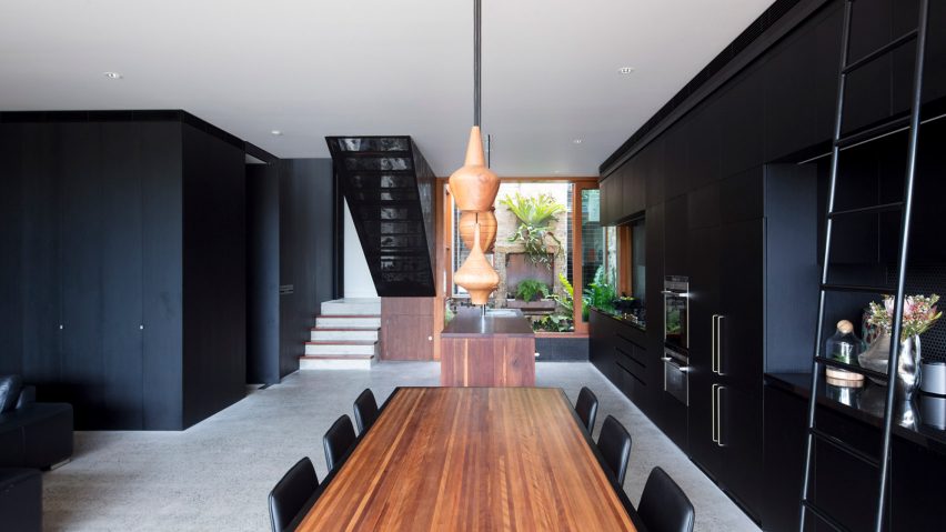 Screen House by Carter Williamson Architects