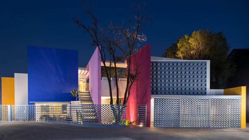 Colourful Barragán-esque house by Moneo Brock wraps four trees in Mexico