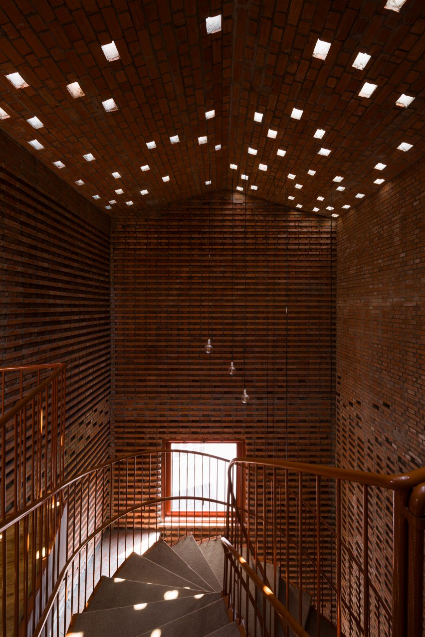 Chuon Chuon Kim 2 Kindergarten by Kientruc O