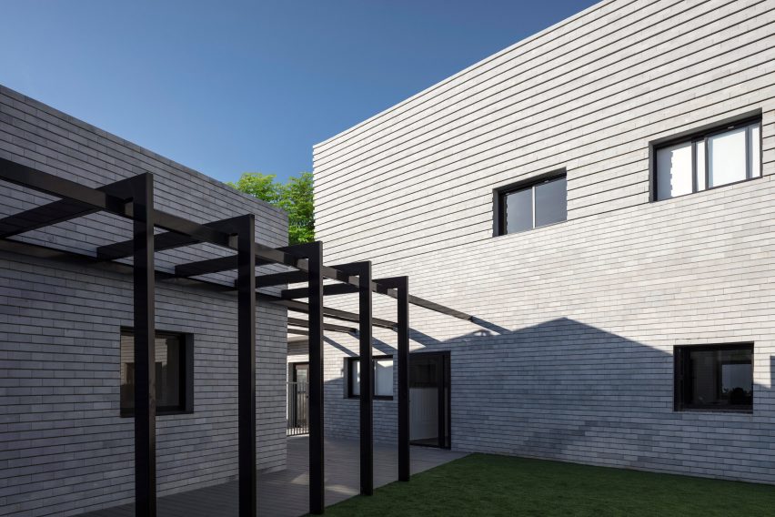 Amos Goldreich Architecture completes purpose-built refuge for domestic-abuse sufferers