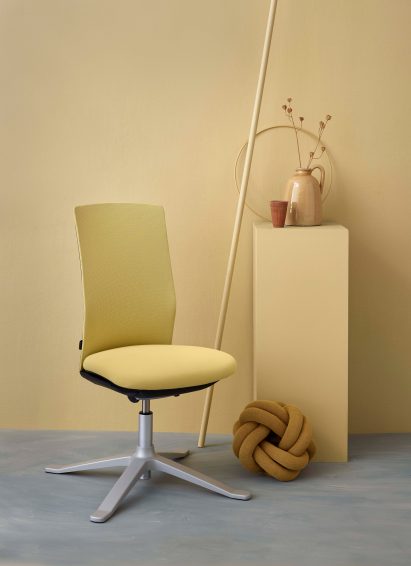 Flokk's HÅG Futu chair is designed to "seamlessly blend" into any working environment