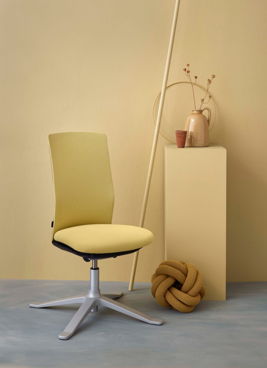 Flokk's HÅG Futu chair is designed to "seamlessly blend" into any working environment