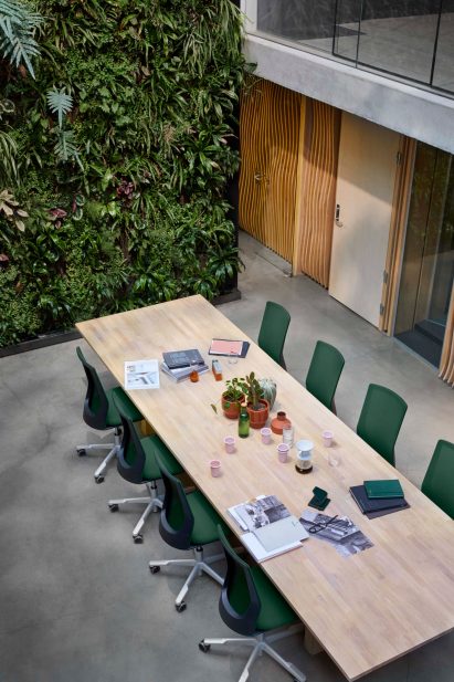 Flokk's HÅG Futu chair is designed to "seamlessly blend" into any working environment