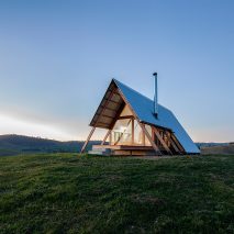 Kimo Hut by Anthony Hunt and Luke Stanley Architects