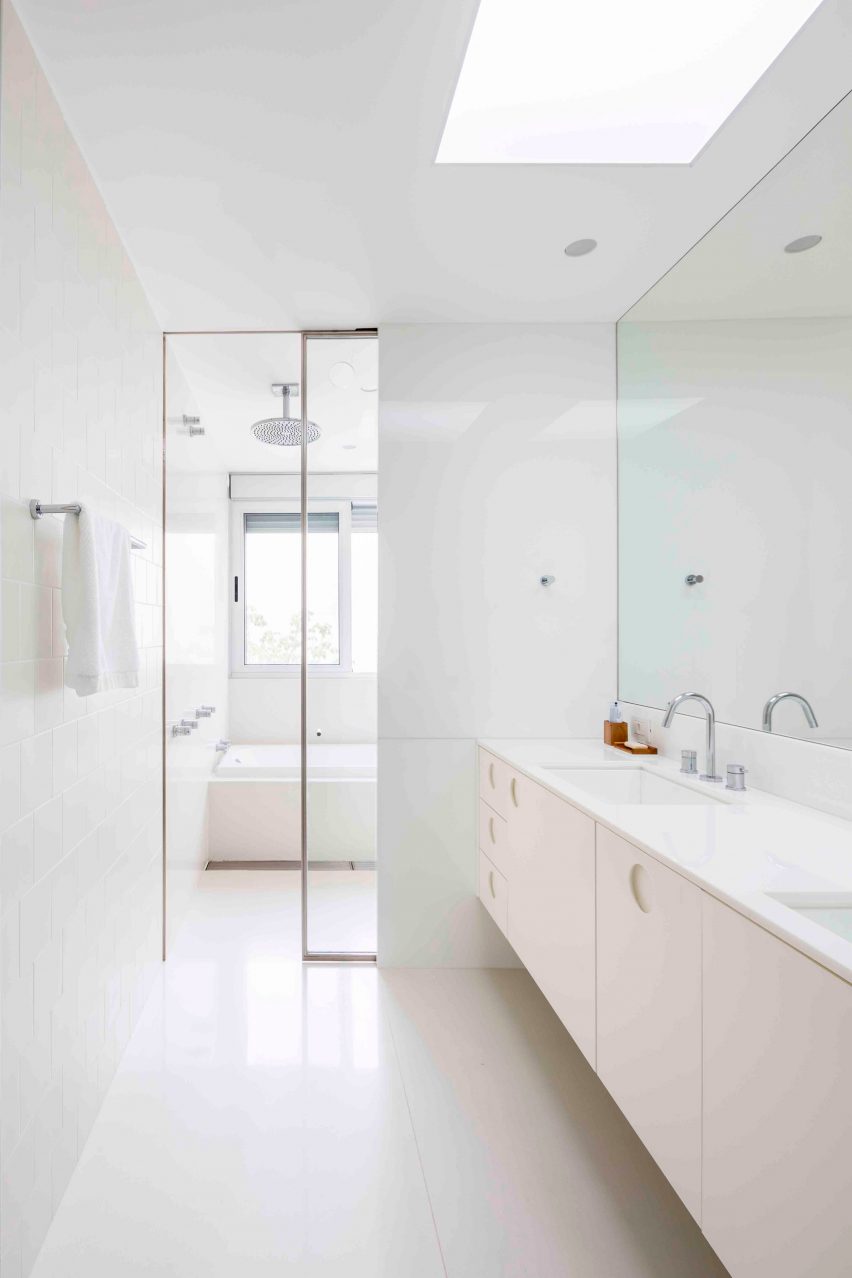 MMS House by Pascali Semerdjian Arquitetos
