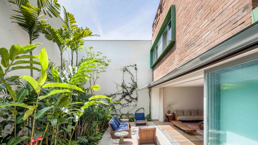 MMS House by Pascali Semerdjian Arquitetos
