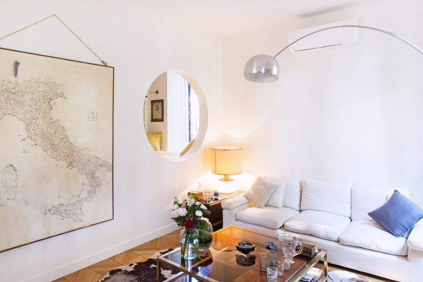 Pointing House by Studio Strato