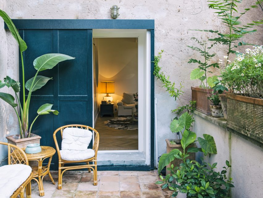 Pointing House by Studio Strato