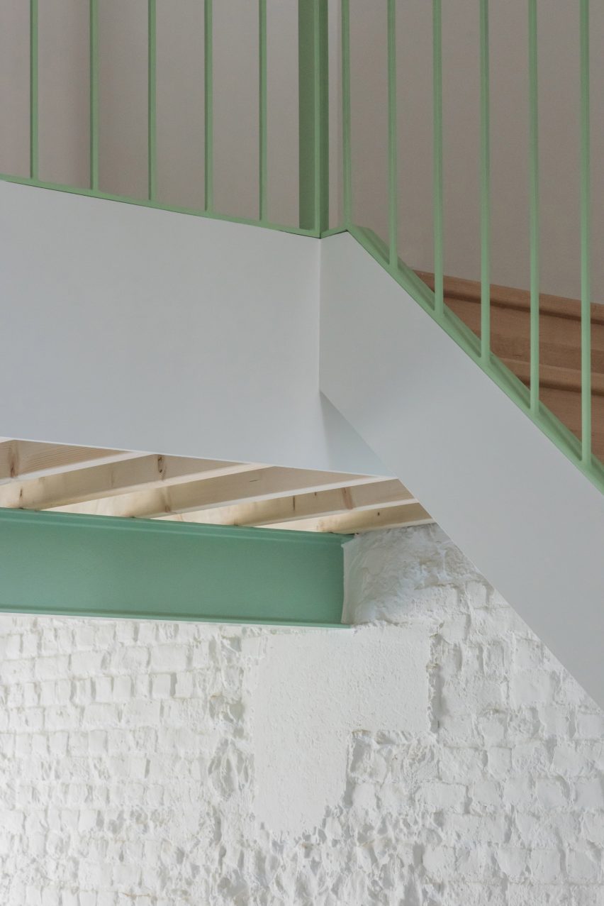 Renier Chalon by Mamout and AUXAU Atelier