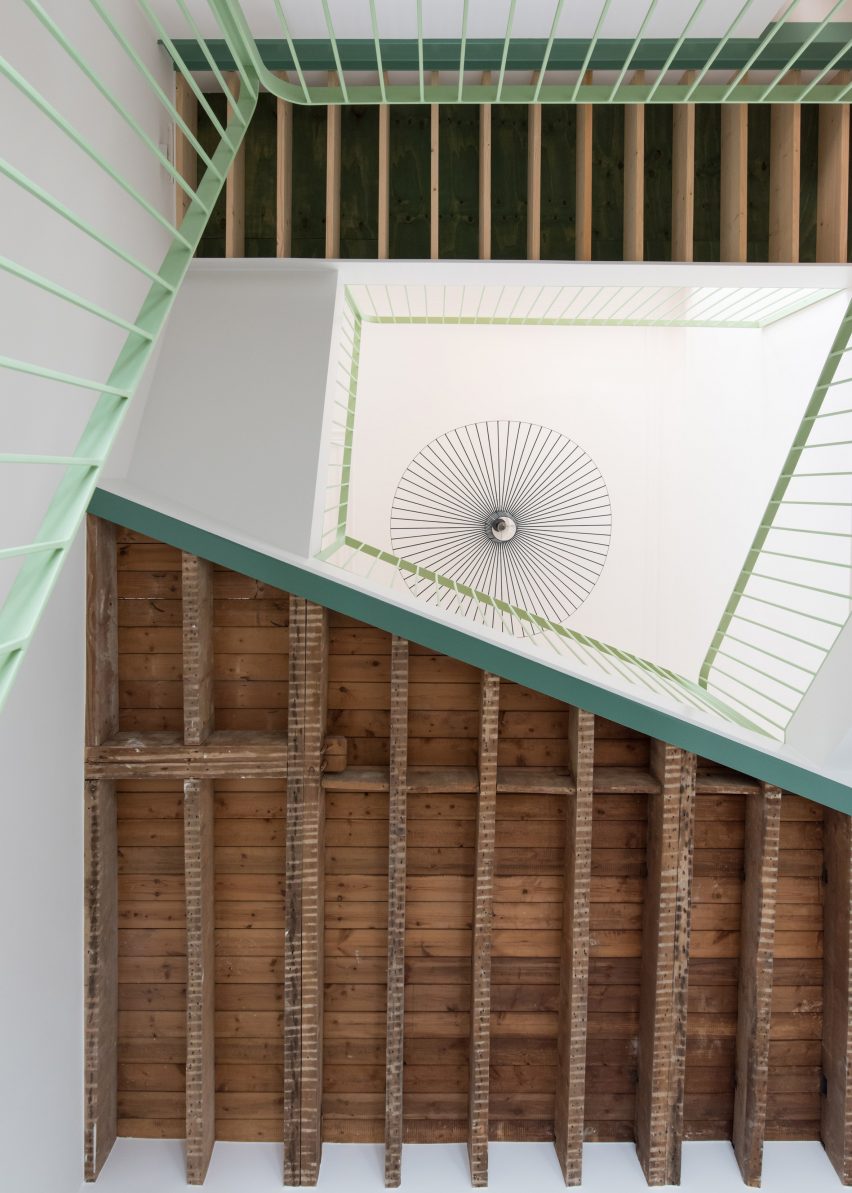 Renier Chalon by Mamout and AUXAU Atelier