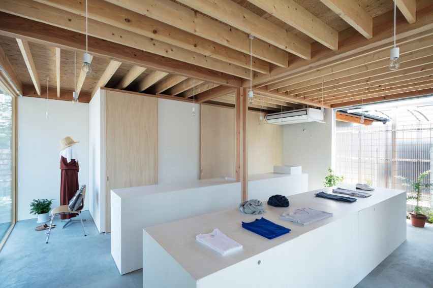 Square House by Suzuki Architects