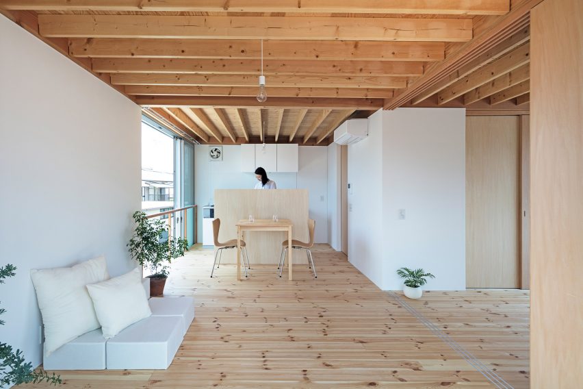 Square House by Suzuki Architects