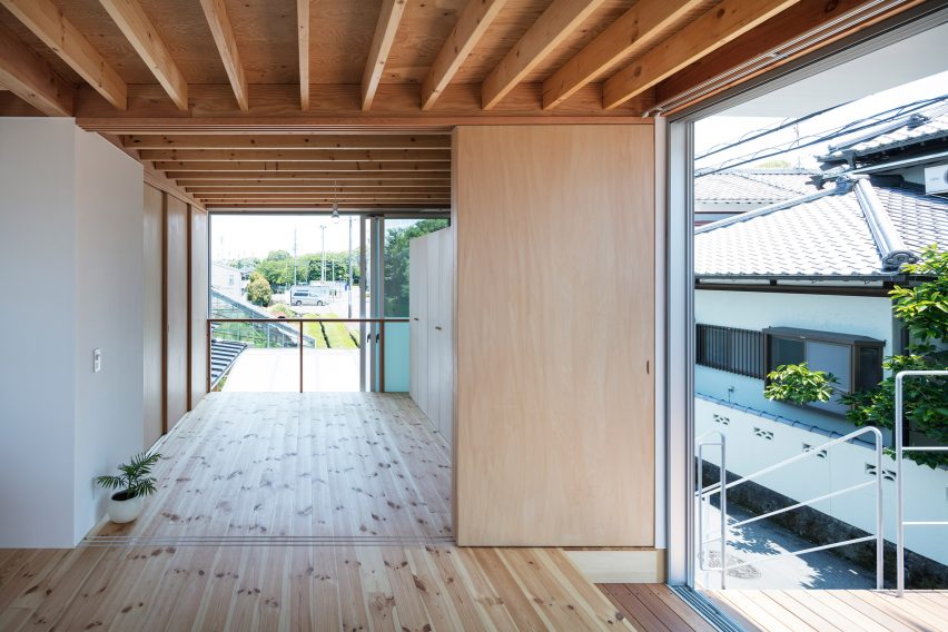 Square House by Suzuki Architects