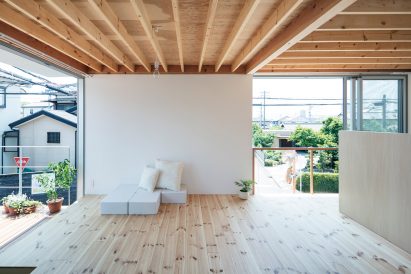 Square House by Suzuki Architects