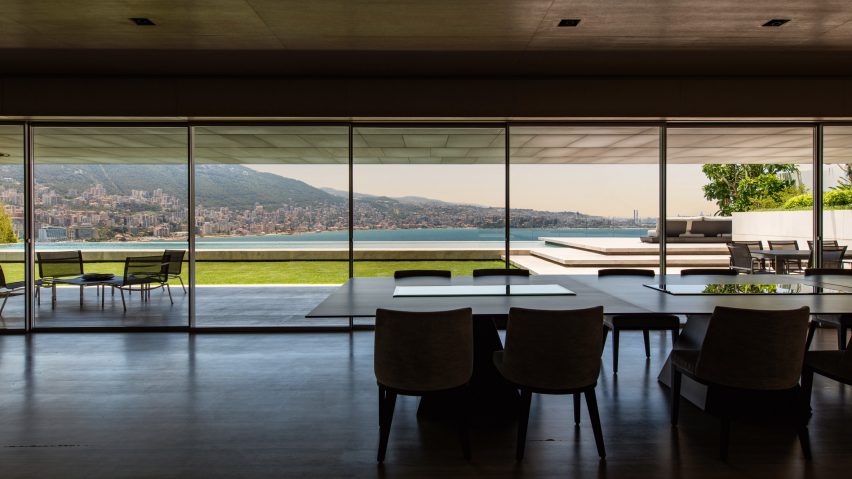 Victrocsa promo - AZ House by Nabil Gholam Architects