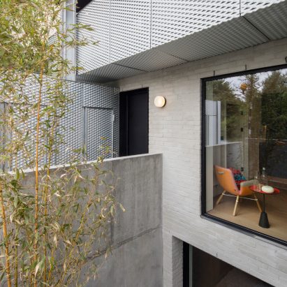 London off-licence transformed into industrial-style apartment building by Emulsion