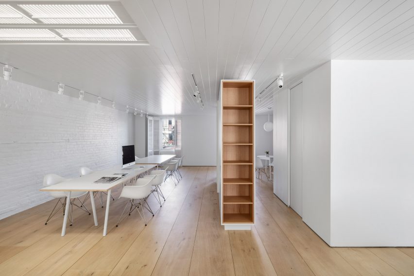 Bluecerigo Studios by Alain Carle Architecte