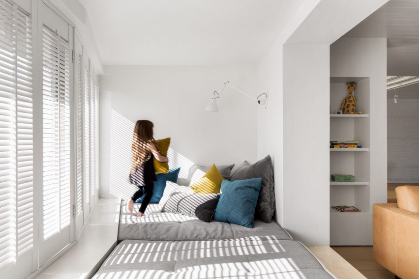 Bluecerigo Studios by Alain Carle Architecte
