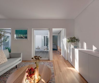 Panovscott rearranges Sydney cottage around a central courtyard garden