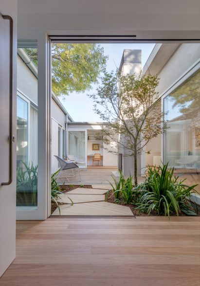 Panovscott rearranges Sydney cottage around a central courtyard garden
