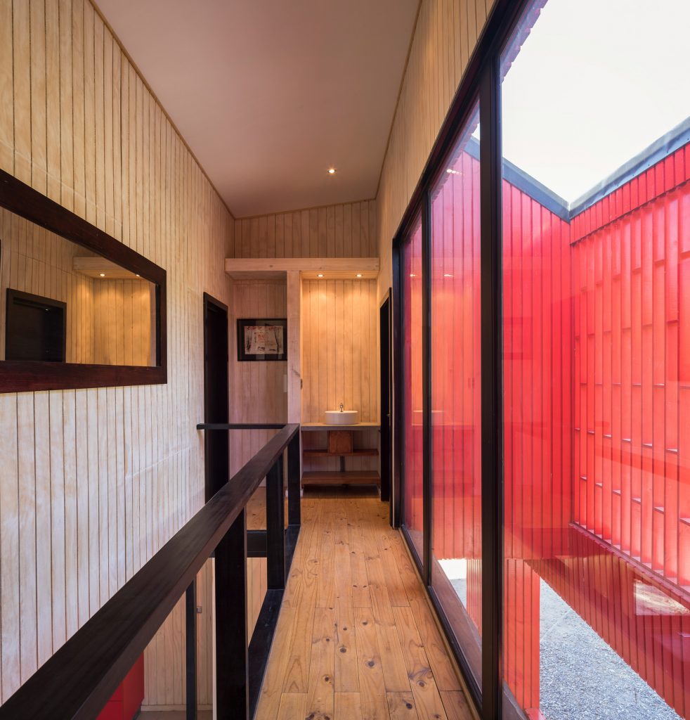 Casa La Roja by Felipe Assadi Arquitectos