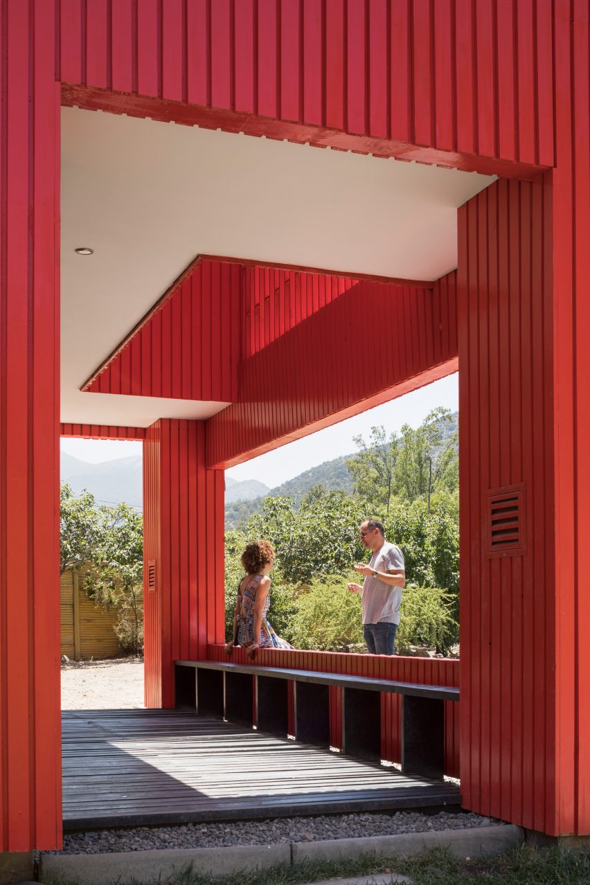 Casa La Roja by Felipe Assadi Arquitectos