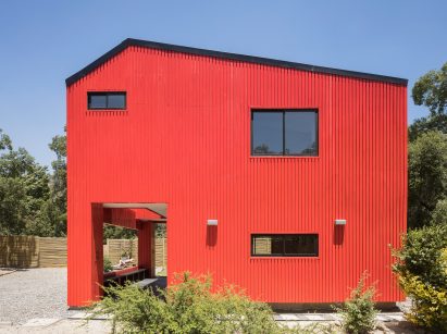 Casa La Roja by Felipe Assadi Arquitectos