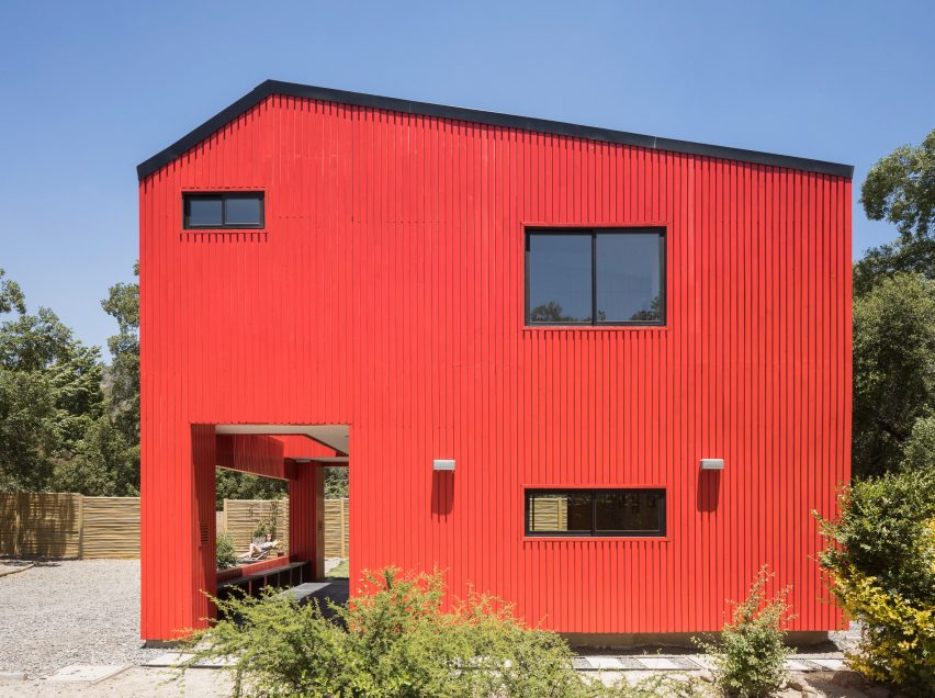 Casa La Roja by Felipe Assadi Arquitectos