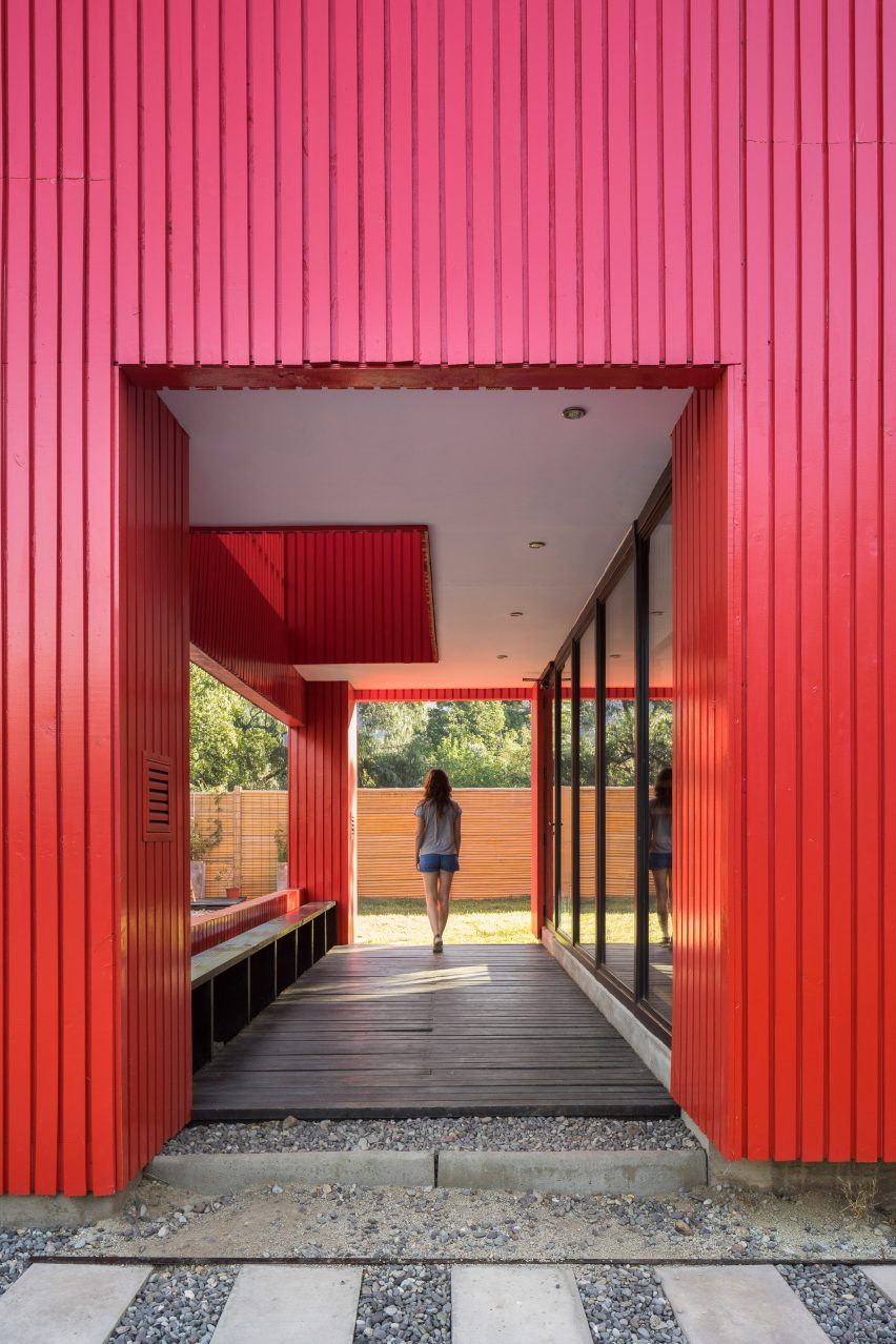 Casa La Roja by Felipe Assadi Arquitectos