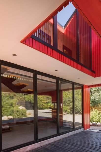 Casa La Roja by Felipe Assadi Arquitectos