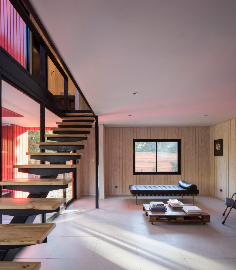 Casa La Roja by Felipe Assadi Arquitectos