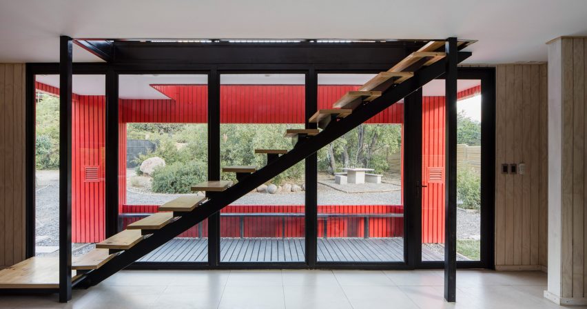 Casa La Roja by Felipe Assadi Arquitectos