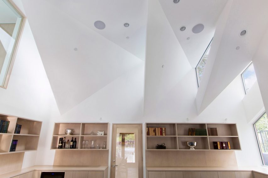 Case Room house by Geoffrey von Oeyen