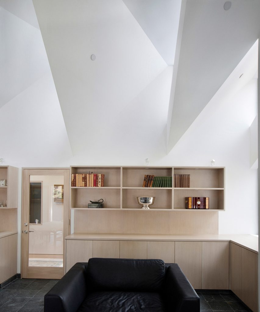 Case Room house by Geoffrey von Oeyen