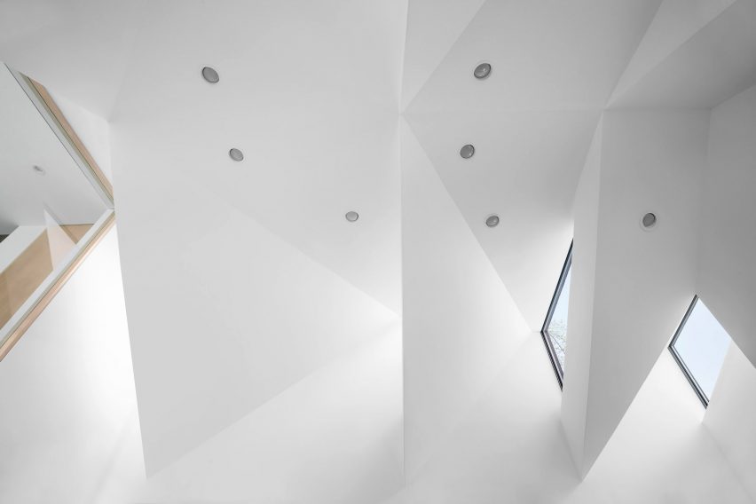 Case Room house by Geoffrey von Oeyen