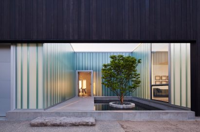 Courtyard House by John Ronan