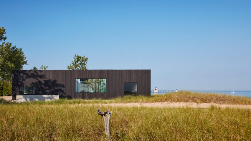 Courtyard House by John Ronan